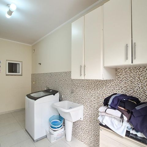 Casa à venda com 232m², 3 quartos e 3 vagas Casa à venda com 232m², 3 quartos e 3 vagasÁrea de Serviço