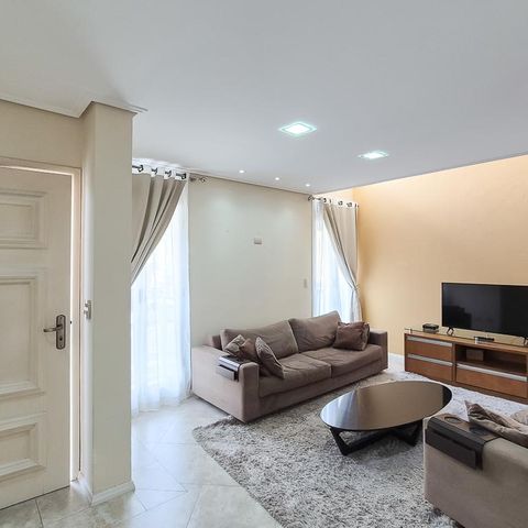 Casa à venda com 232m², 3 quartos e 3 vagas Casa à venda com 232m², 3 quartos e 3 vagasSala