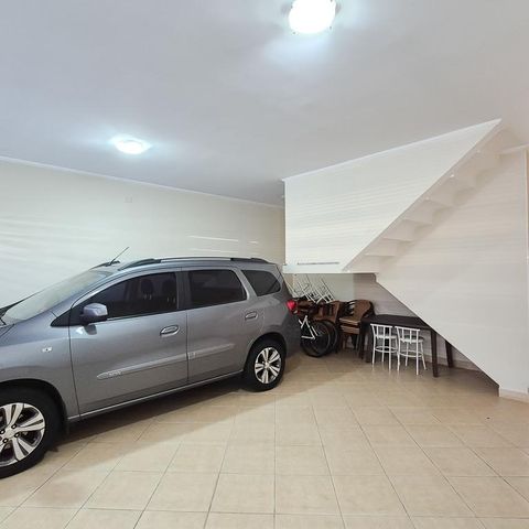 Casa à venda com 232m², 3 quartos e 3 vagas Casa à venda com 232m², 3 quartos e 3 vagasGaragem