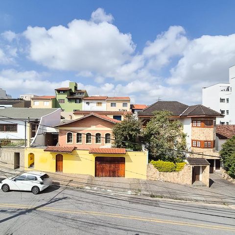 Casa à venda com 232m², 3 quartos e 3 vagas Casa à venda com 232m², 3 quartos e 3 vagasVaranda Suíte - vista