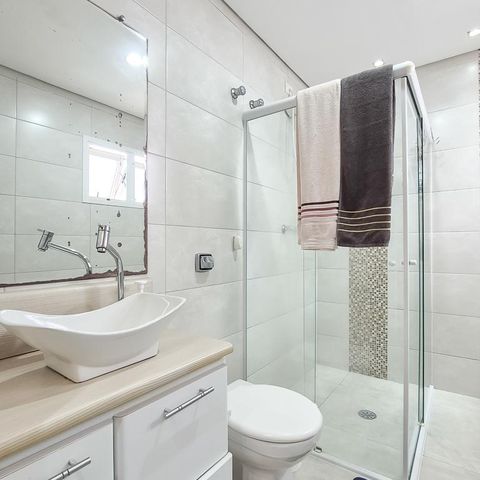 Casa à venda com 232m², 3 quartos e 3 vagas Casa à venda com 232m², 3 quartos e 3 vagasBanheiro da Suíte
