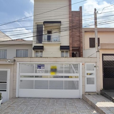 Casa à venda com 232m², 3 quartos e 3 vagas Casa à venda com 232m², 3 quartos e 3 vagasfachada