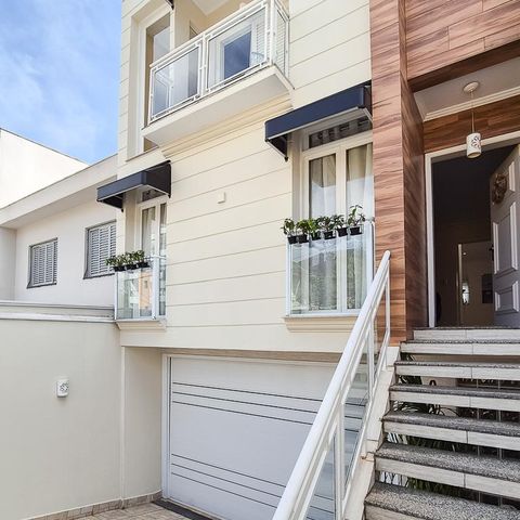 Casa à venda com 232m², 3 quartos e 3 vagas Casa à venda com 232m², 3 quartos e 3 vagasGaragem