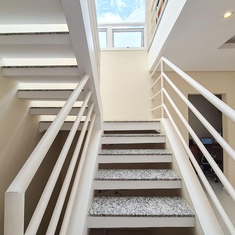 Casa à venda com 232m², 3 quartos e 3 vagas Casa à venda com 232m², 3 quartos e 3 vagascorredor