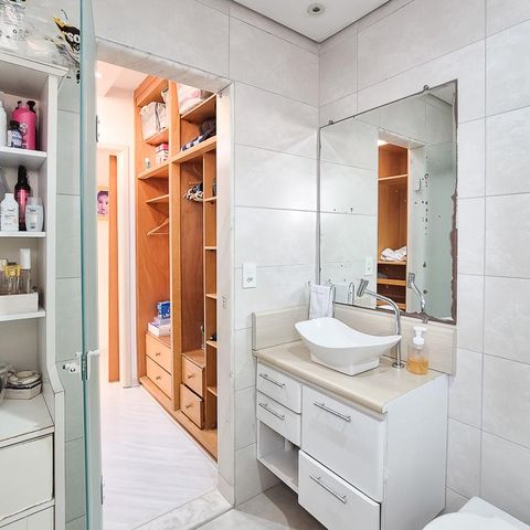 Casa à venda com 232m², 3 quartos e 3 vagas Casa à venda com 232m², 3 quartos e 3 vagasBanheiro da Suíte