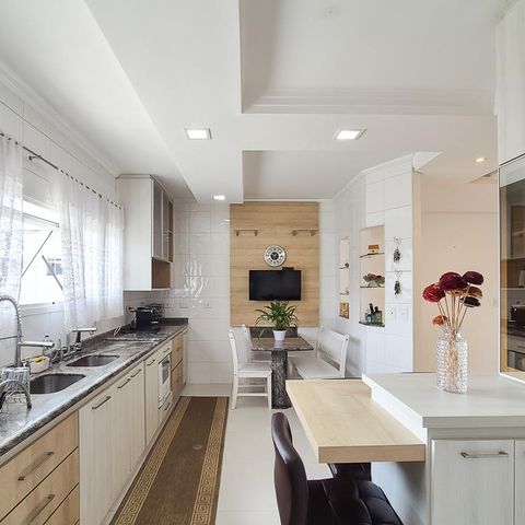 Casa à venda com 232m², 3 quartos e 3 vagas Casa à venda com 232m², 3 quartos e 3 vagasCozinha