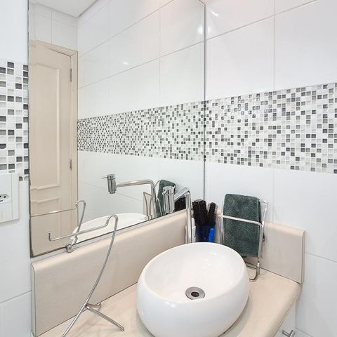 Casa à venda com 232m², 3 quartos e 3 vagas Casa à venda com 232m², 3 quartos e 3 vagasBanheiro Social