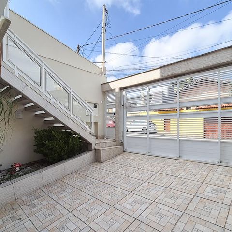 Casa à venda com 232m², 3 quartos e 3 vagas Casa à venda com 232m², 3 quartos e 3 vagasGaragem