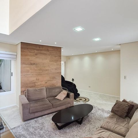 Casa à venda com 232m², 3 quartos e 3 vagas Casa à venda com 232m², 3 quartos e 3 vagasSala