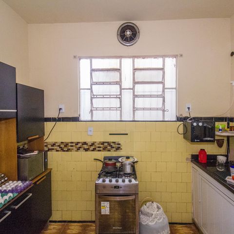 Casa à venda com 140m², 2 quartos e 3 vagas Casa à venda com 140m², 2 quartos e 3 vagasCozinha e Área de Serviço