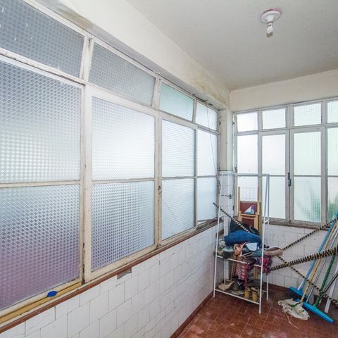 Casa à venda com 140m², 2 quartos e 3 vagas Casa à venda com 140m², 2 quartos e 3 vagasCozinha e Área de Serviço