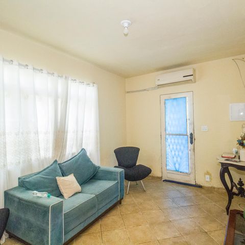 Casa à venda com 140m², 2 quartos e 3 vagas Casa à venda com 140m², 2 quartos e 3 vagasSala