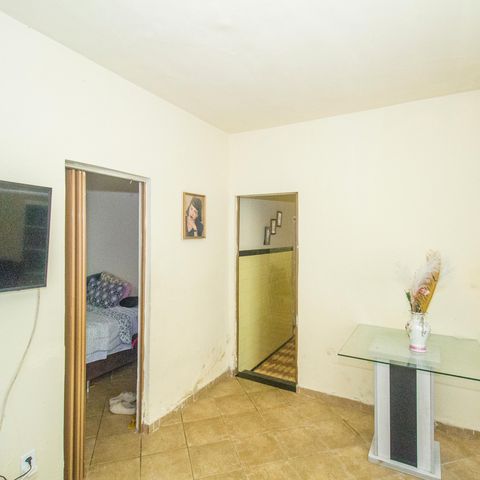 Casa à venda com 140m², 2 quartos e 3 vagas Casa à venda com 140m², 2 quartos e 3 vagasSala