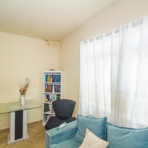 Casa à venda com 140m², 2 quartos e 3 vagas Casa à venda com 140m², 2 quartos e 3 vagasSala
