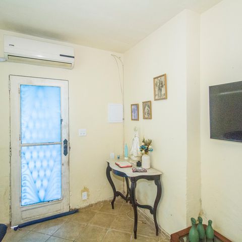 Casa à venda com 140m², 2 quartos e 3 vagas Casa à venda com 140m², 2 quartos e 3 vagasSala