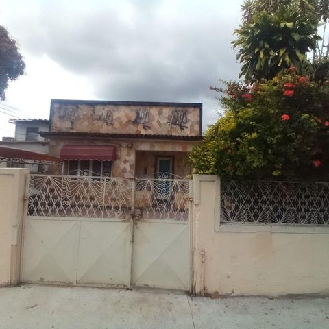 Casa à venda com 140m², 2 quartos e 3 vagas Casa à venda com 140m², 2 quartos e 3 vagasFachada