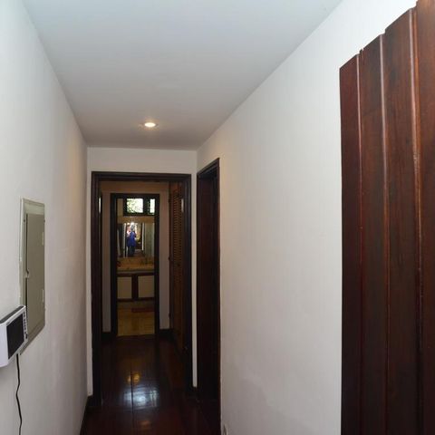 Casa de condomínio à venda com 721m², 5 quartos e 4 vagas