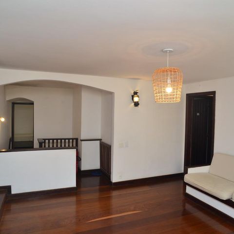 Casa de condomínio à venda com 721m², 5 quartos e 4 vagas