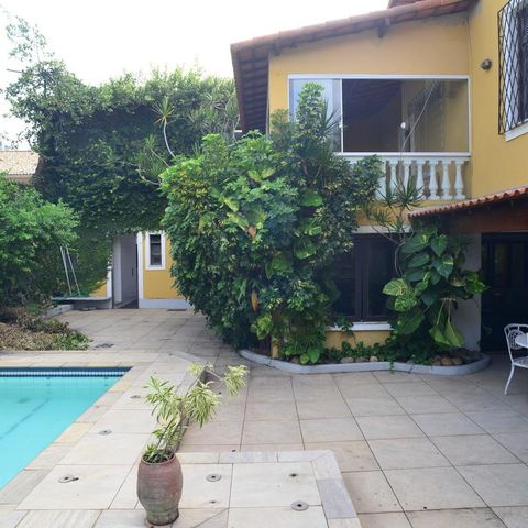 Casa de condomínio à venda com 721m², 5 quartos e 4 vagas