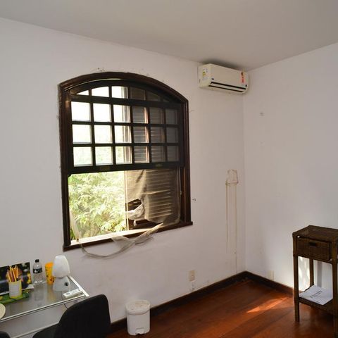 Casa de condomínio à venda com 721m², 5 quartos e 4 vagas