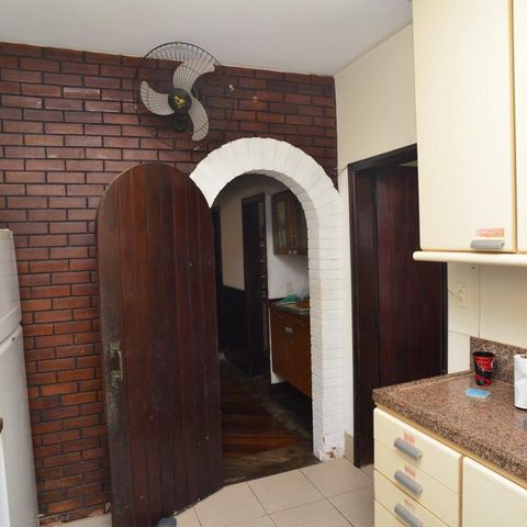 Casa de condomínio à venda com 721m², 5 quartos e 4 vagas