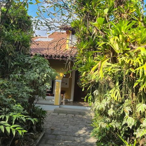Casa de condomínio à venda com 721m², 5 quartos e 4 vagas