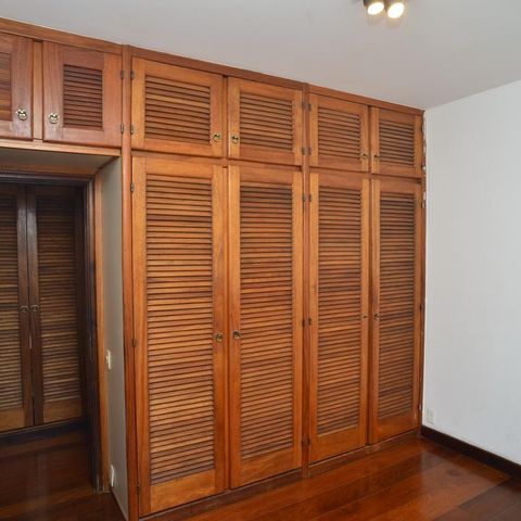 Casa de condomínio à venda com 721m², 5 quartos e 4 vagas