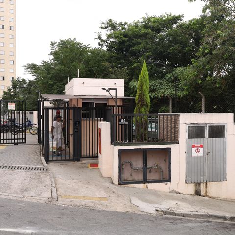Apartamento para alugar com 41m², 2 quartos e 1 vagaFachada do condomínio - Placa instalada na fachada do condomínio - Código da placa: MSRP-696