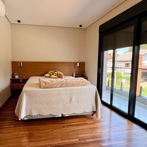 Casa à venda com 350m², 4 quartos e 4 vagas