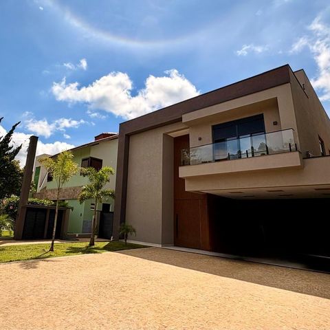 Casa à venda com 350m², 4 quartos e 4 vagas
