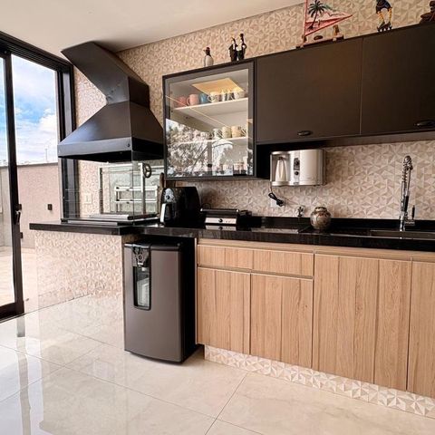 Casa à venda com 350m², 4 quartos e 4 vagas