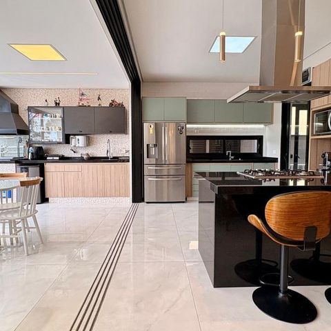 Casa à venda com 350m², 4 quartos e 4 vagas