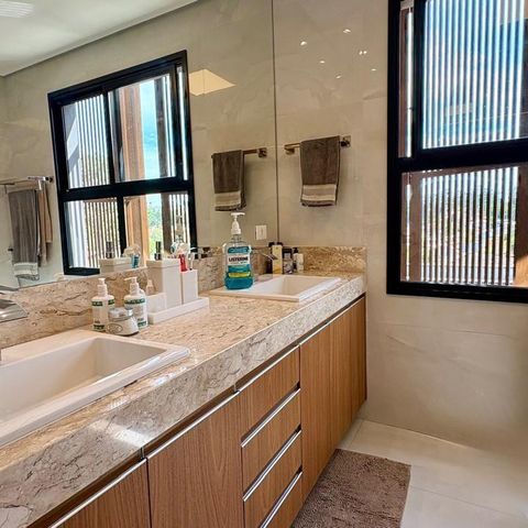Casa à venda com 350m², 4 quartos e 4 vagas