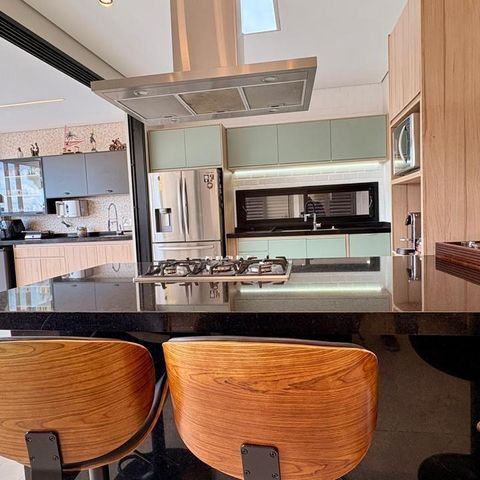 Casa à venda com 350m², 4 quartos e 4 vagas