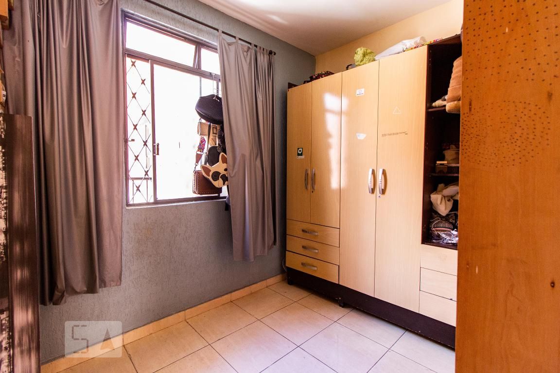 Casa com 4 quartos — Santa Mônica, Belo Horizonte