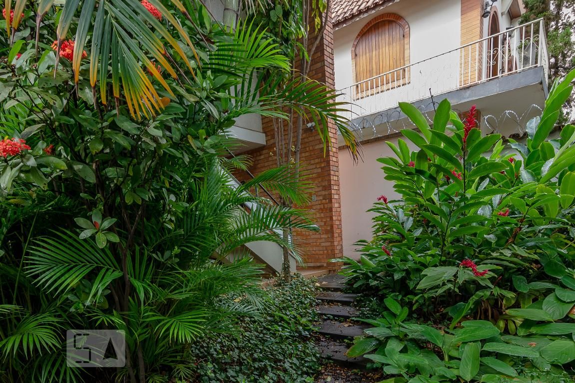 Casa com 4 quartos — Serra, Belo Horizonte