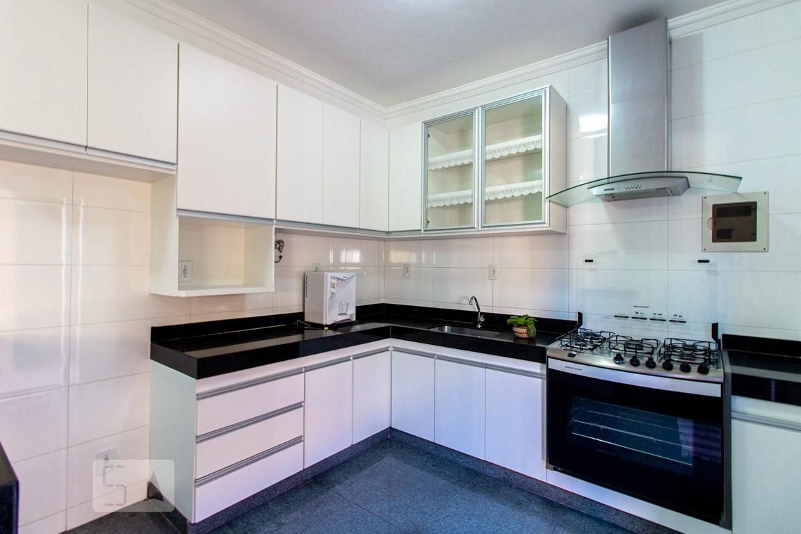 Casa com 4 quartos — Floramar, Belo Horizonte