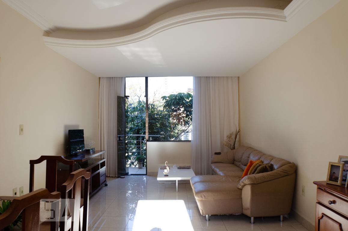 Casa com 4 quartos — Santa Lúcia, Belo Horizonte
