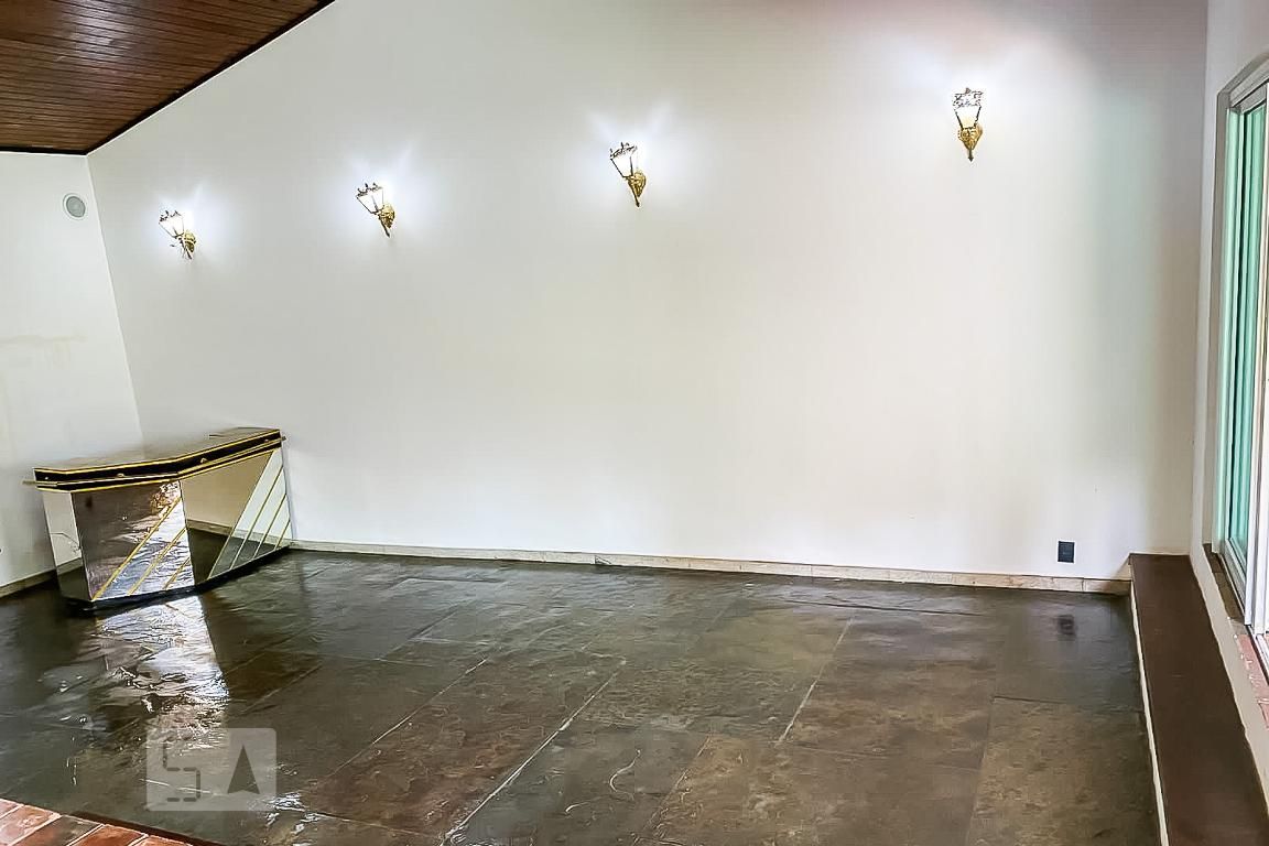 Casa com 3 quartos — Planalto, Belo Horizonte