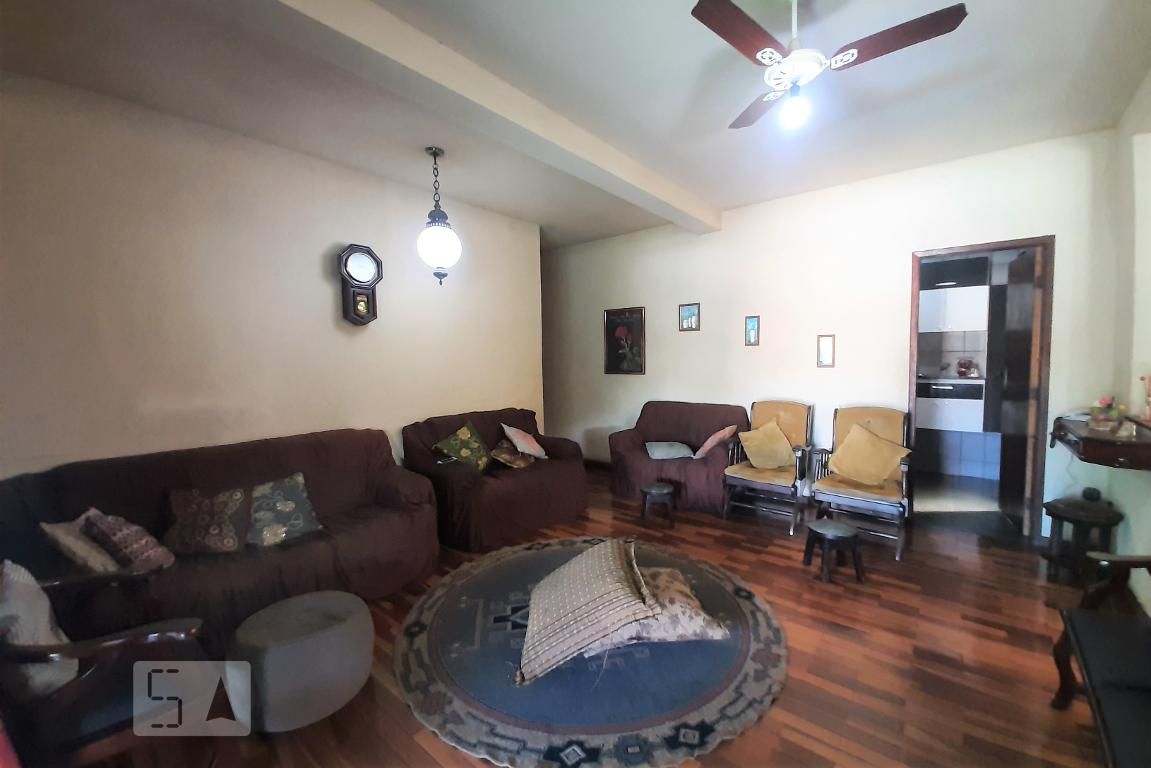 Casa com 5 quartos — Braúnas, Belo Horizonte