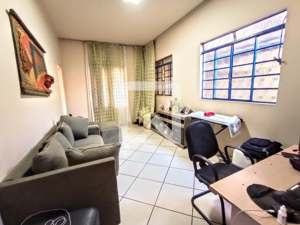 Casa com 4 quartos — Glória, Belo Horizonte