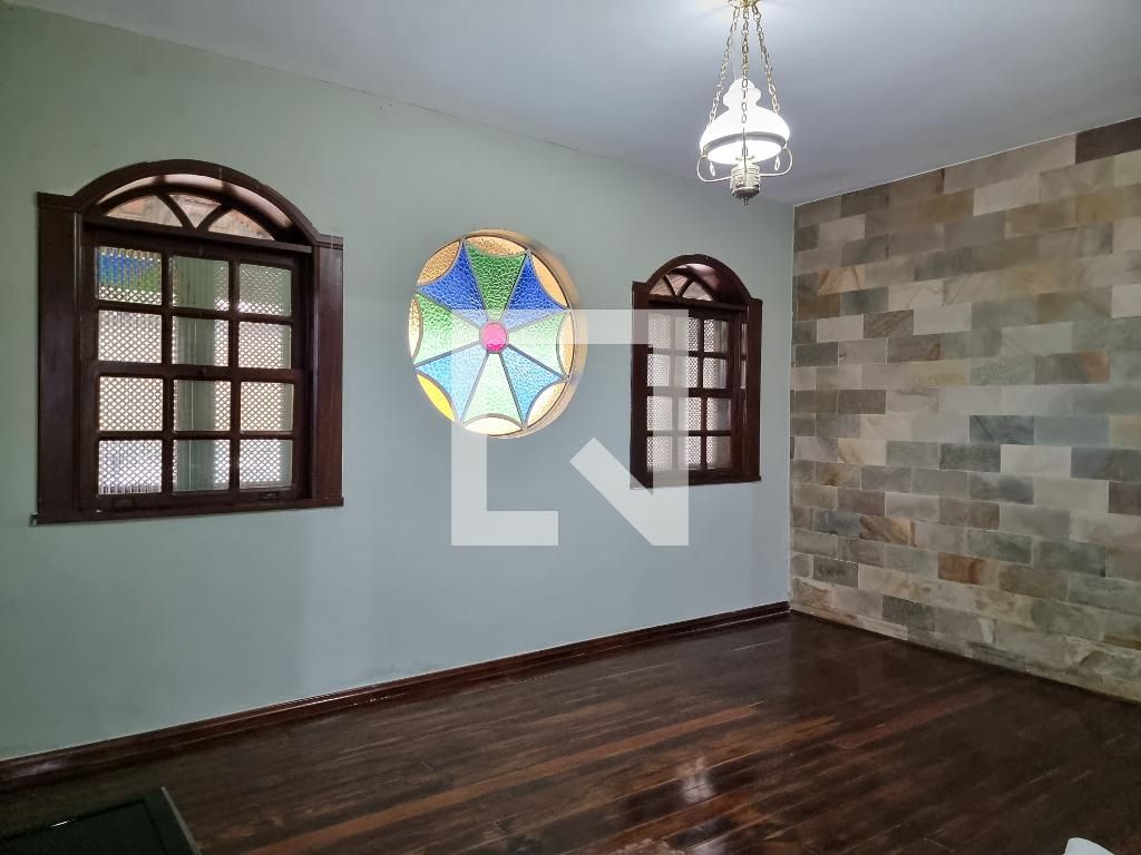 Casa com 3 quartos — Planalto, Belo Horizonte