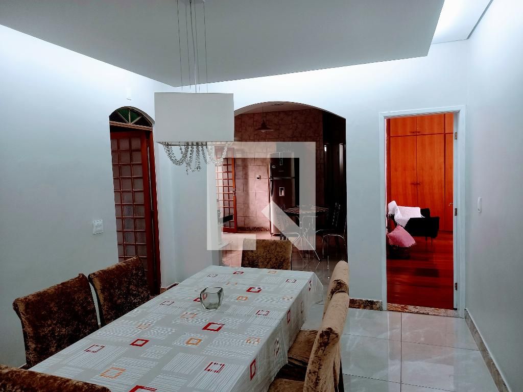 Casa com 3 quartos — Jaraguá, Belo Horizonte