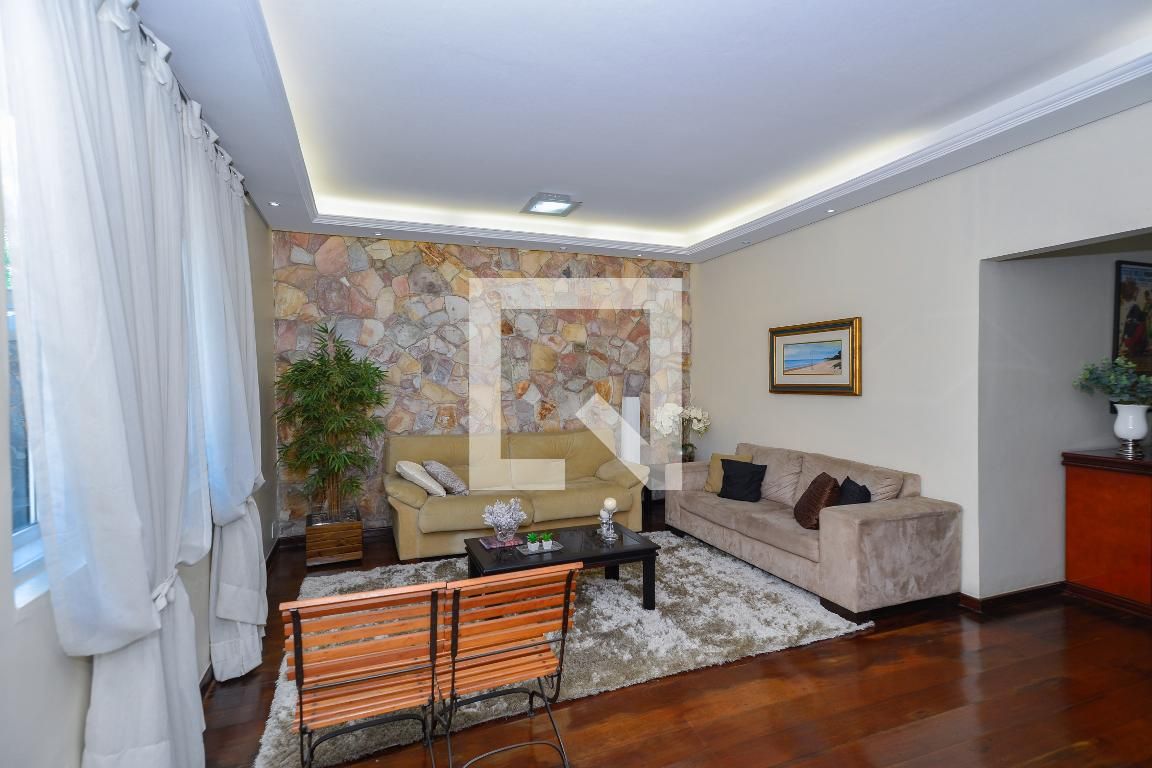 Casa com 4 quartos — Planalto, Belo Horizonte