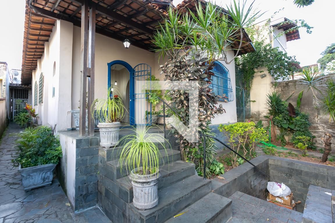 Casa com 3 quartos — Bom Jesus, Belo Horizonte