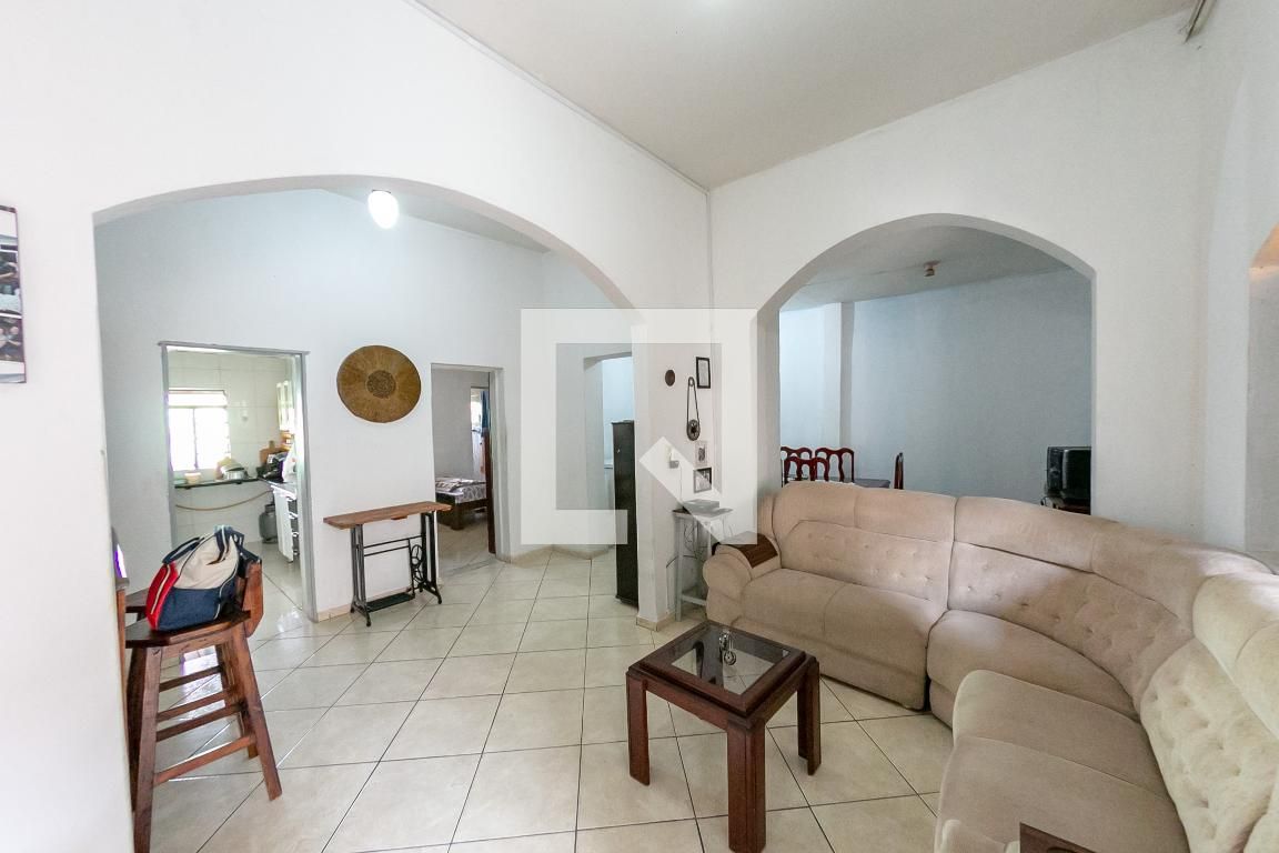 Casa com 3 quartos — Glória, Belo Horizonte