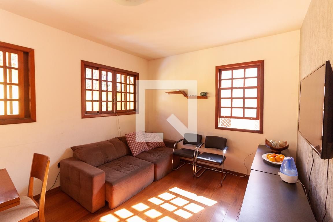 Casa com 3 quartos — Santa Amélia, Belo Horizonte