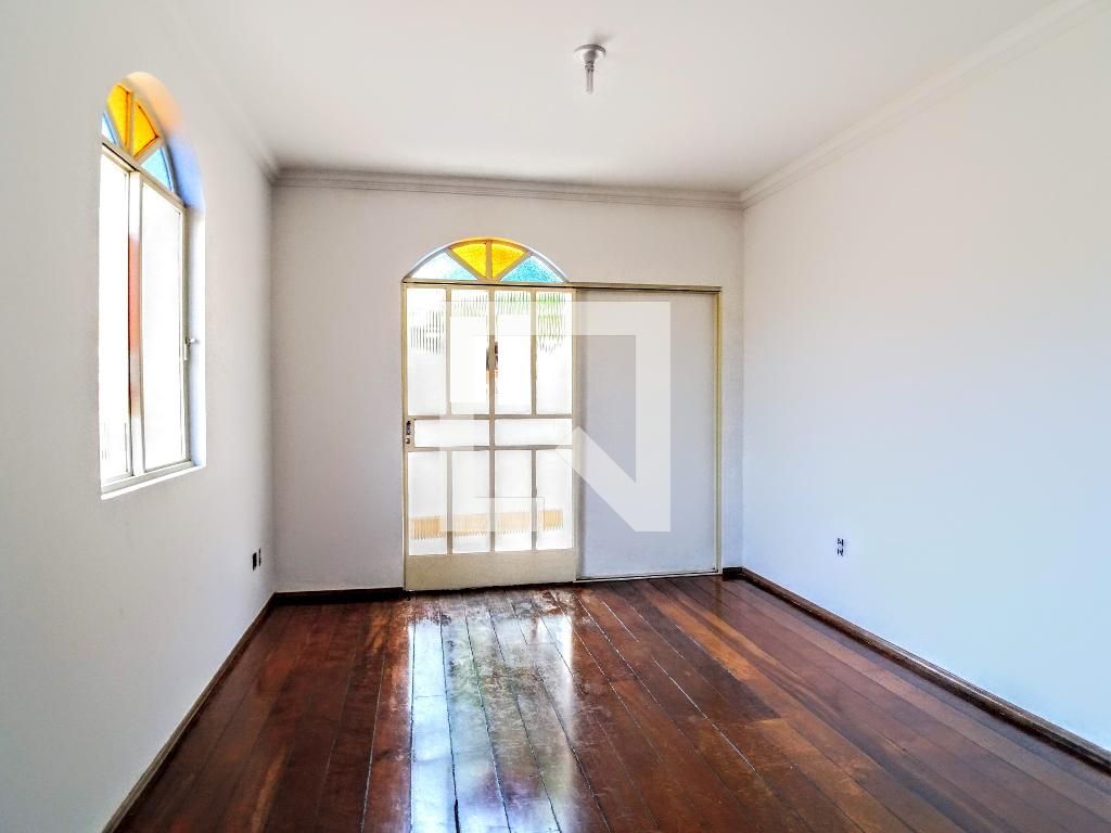 Casa com 4 quartos — Santa Efigênia, Belo Horizonte