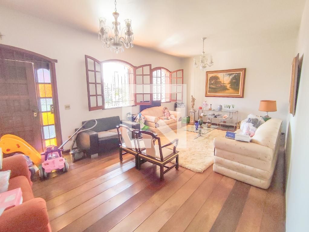 Casa com 4 quartos — Santo Antônio, Belo Horizonte