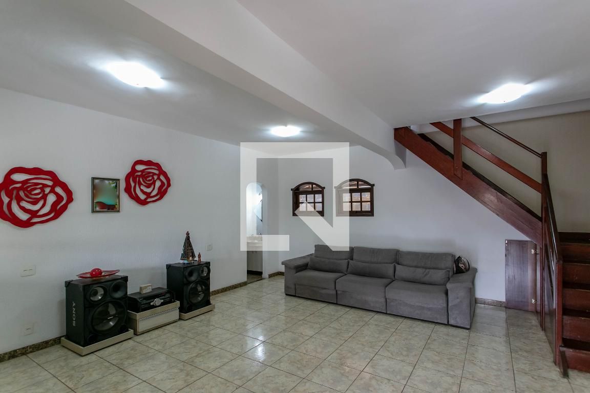 Casa com 4 quartos — Copacabana, Belo Horizonte